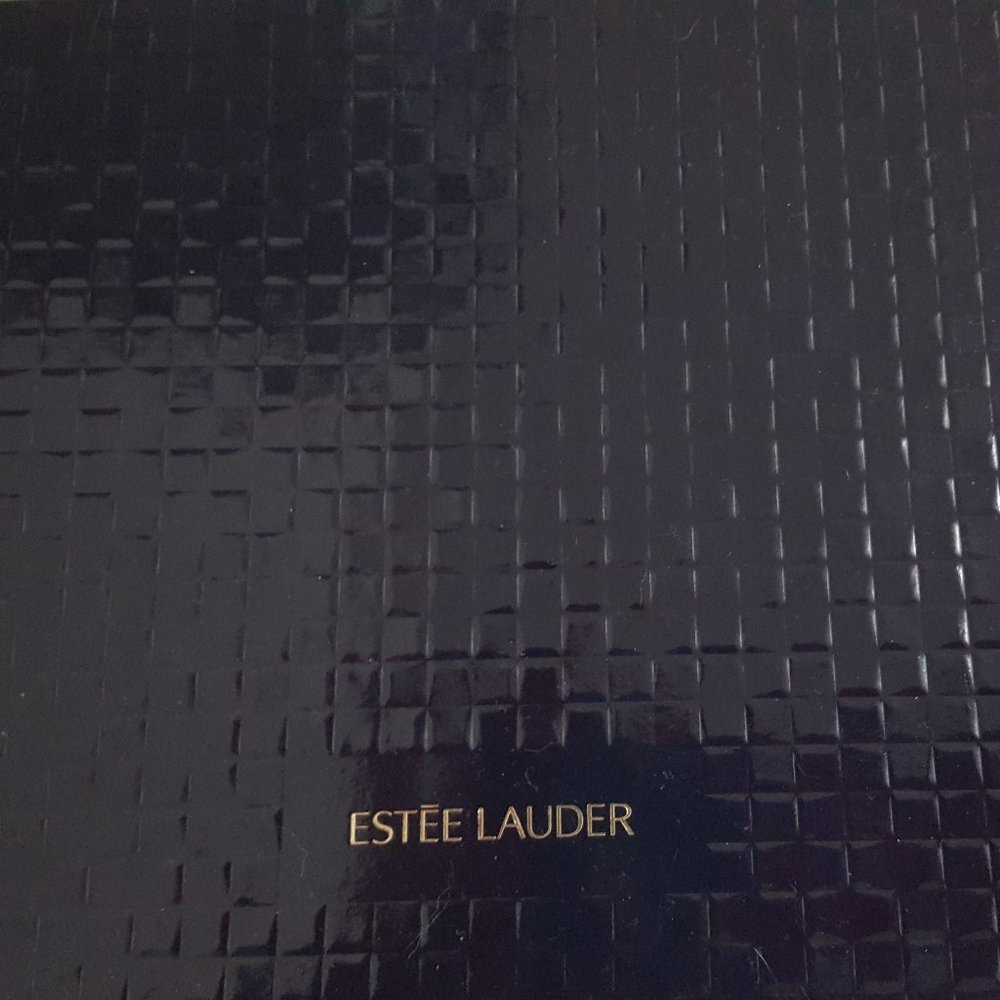 ESTEE LAUDER MAKEUP SET